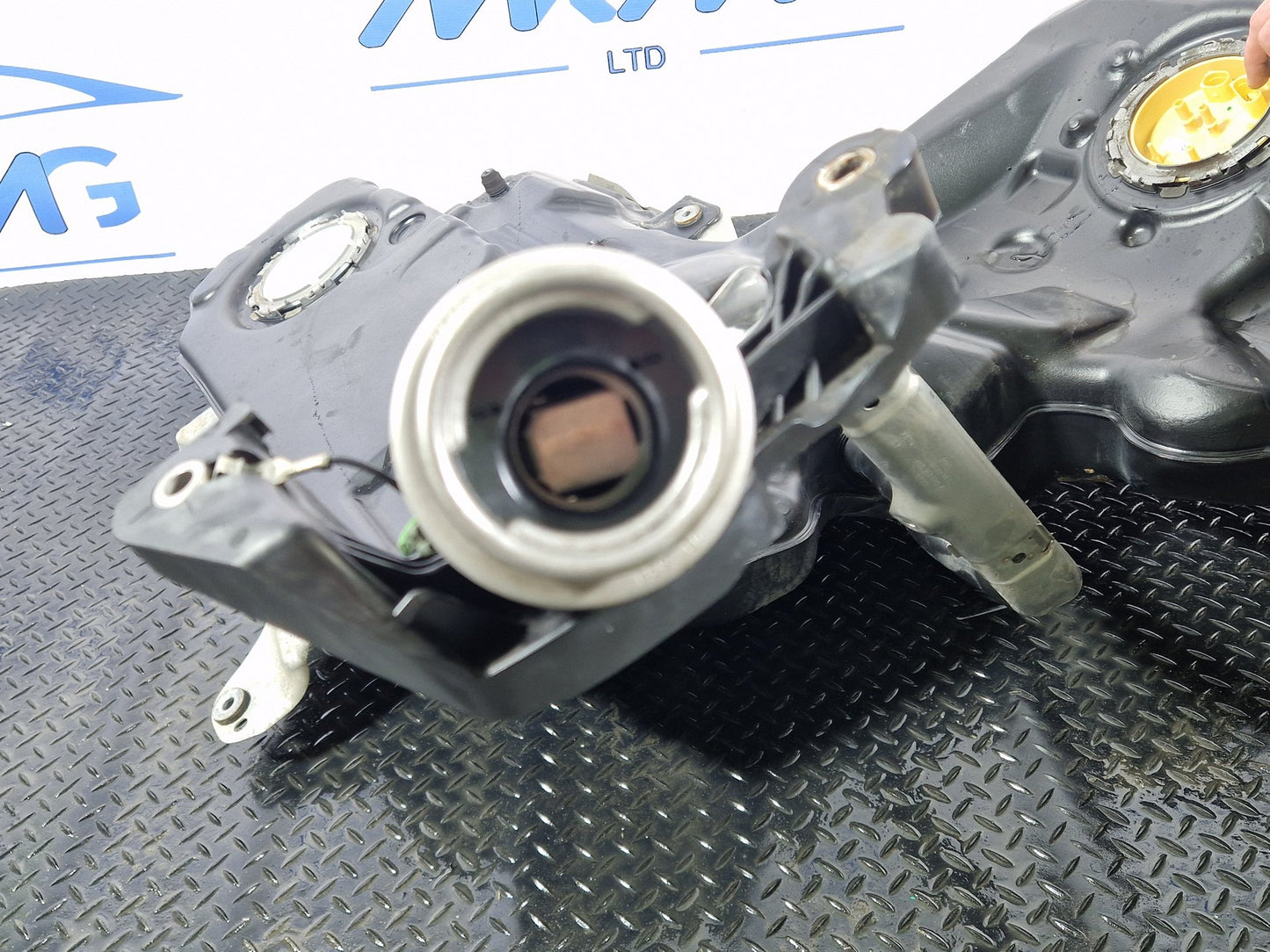 Audi A6 Allroad C7 3.0TDI genuine complete fuel tank & pump 4g0201021cs