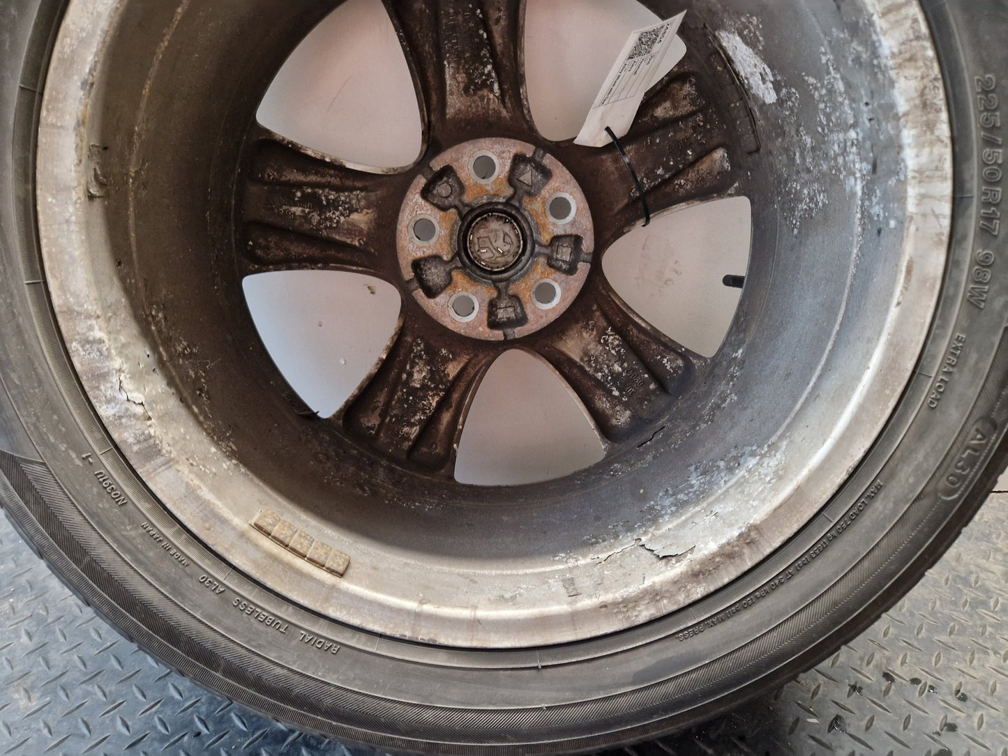 Vauxhall Astra MK6 (J) (A3400) 17" Alloy Wheel with Tyre 225/50/17 ~4mm