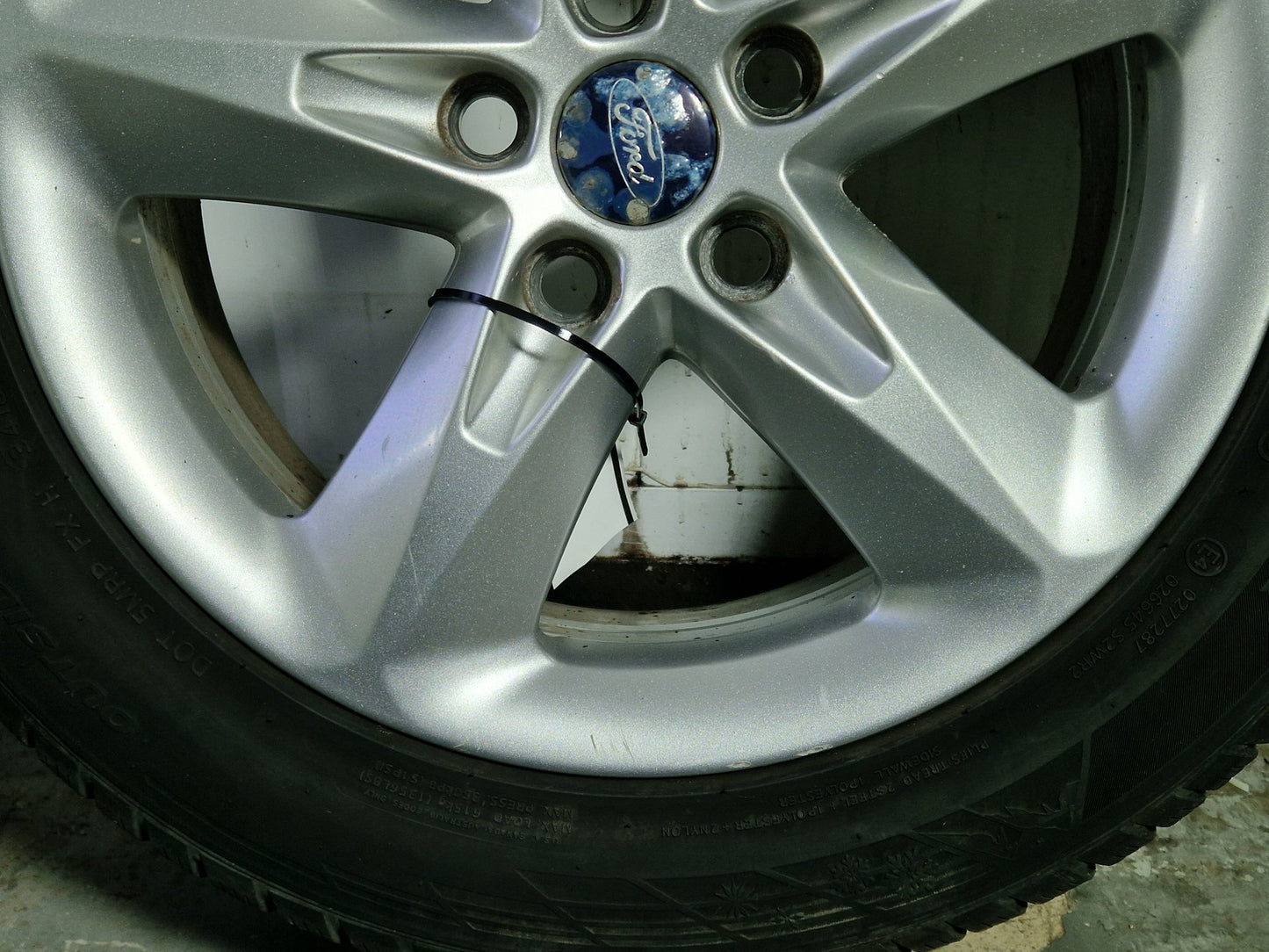 Ford Focus MK2 FL (C307) 16" Alloy Wheel with Tyre 205/55/16 ~3mm 8M5J-EA