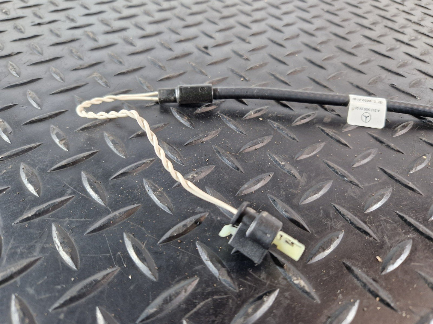 19-ON MERCEDES BENZ B CLASS W247 REAR TAILGATE BOOT SENSOR A2139052403