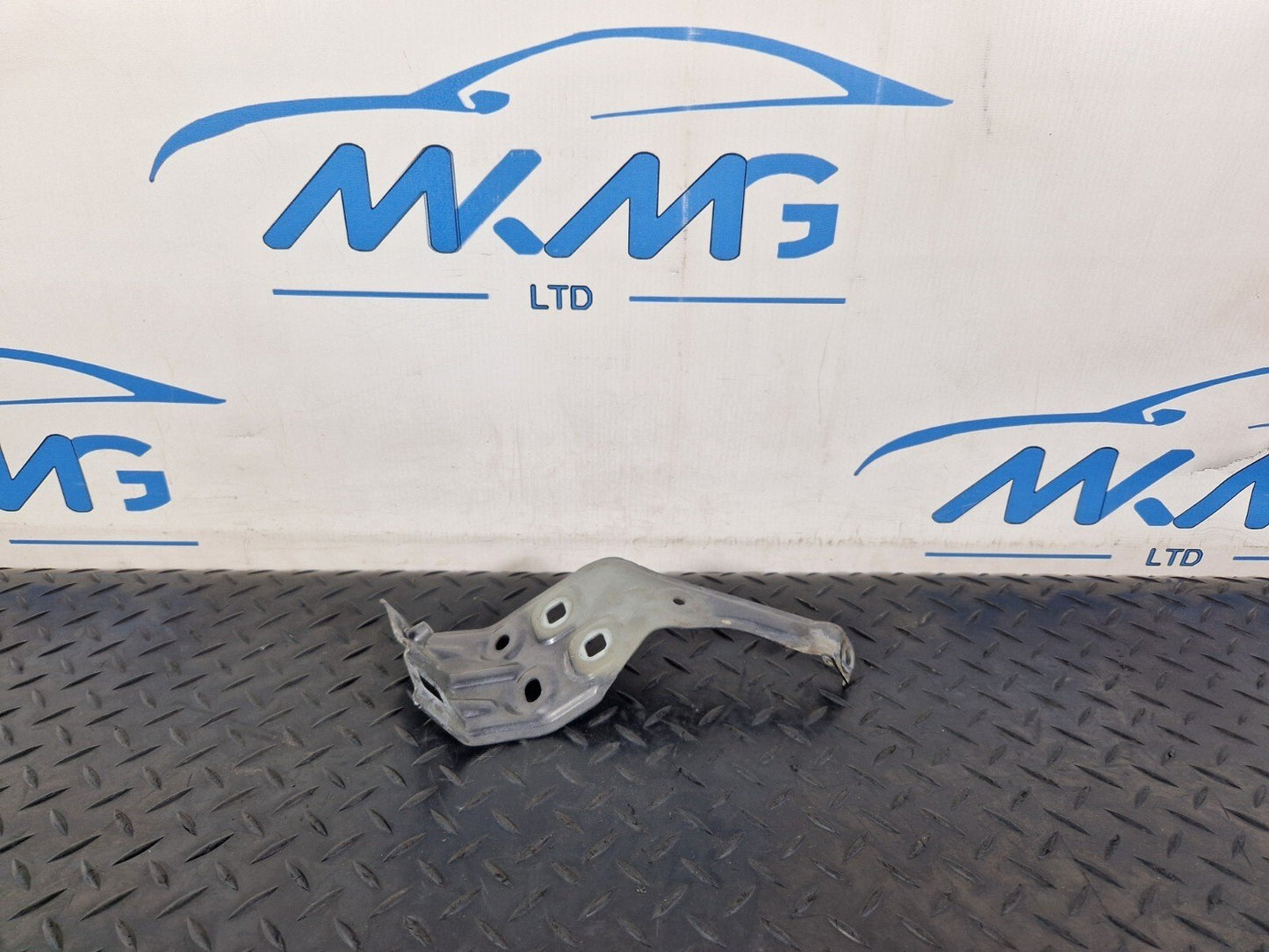 19-ON MERCEDES BENZ B CLASS W247 FRONT RIGHT FENDER FRONT BRACKET A2478810400