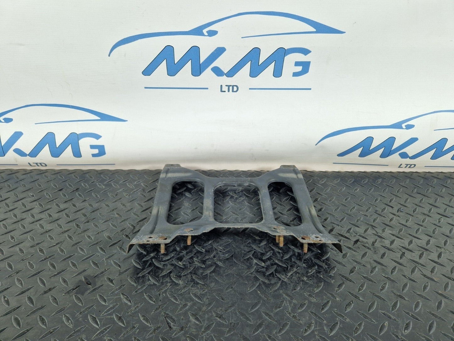 14-23 MERCEDES BENZ VITO W447 FRONT CENTRE SUPPORT BRACKET COWL A4478801003