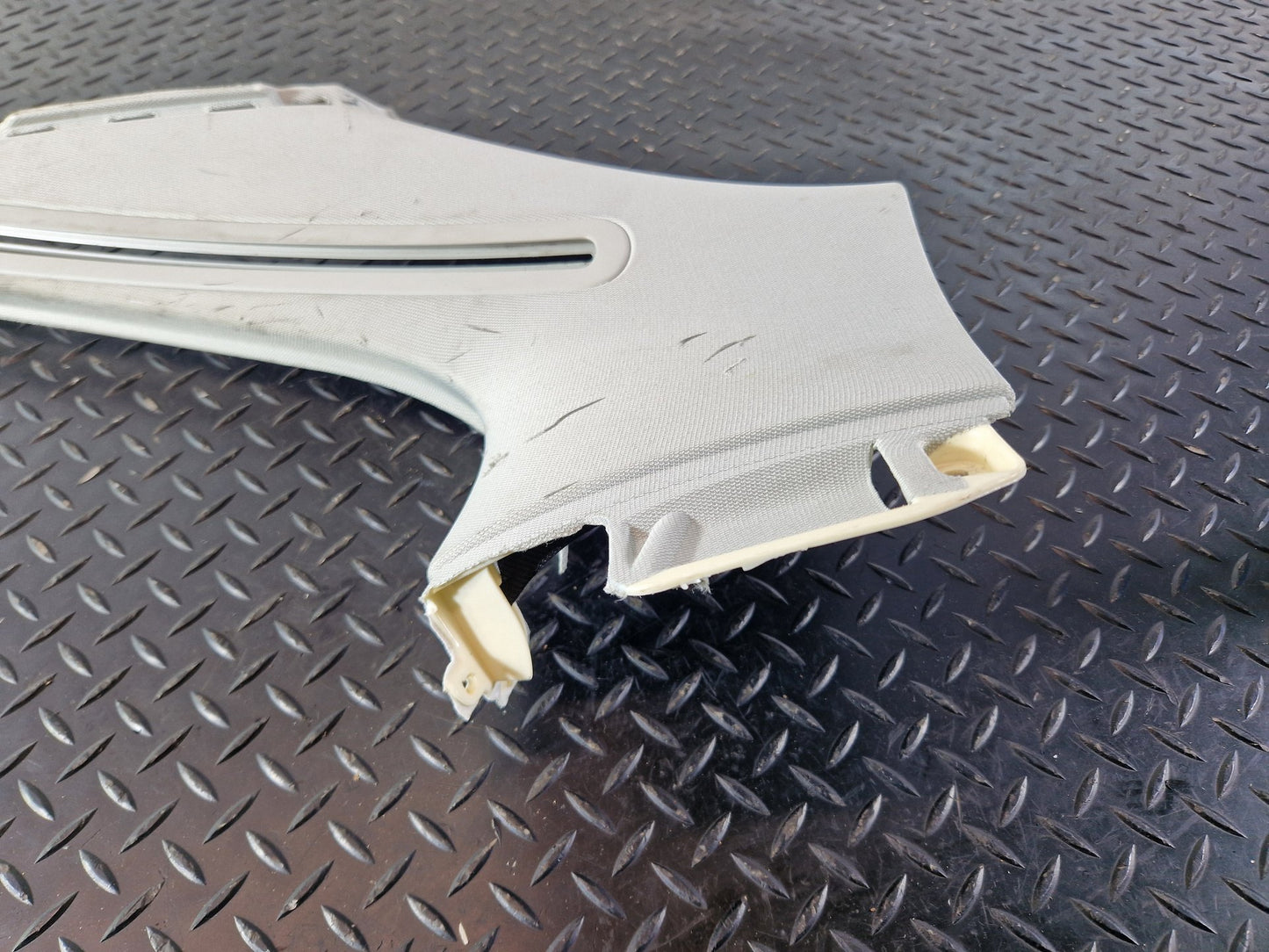 Audi A6 Allroad C7 GENUINE RIGHT UPPER D PILLAR TRIM 4G9867246B