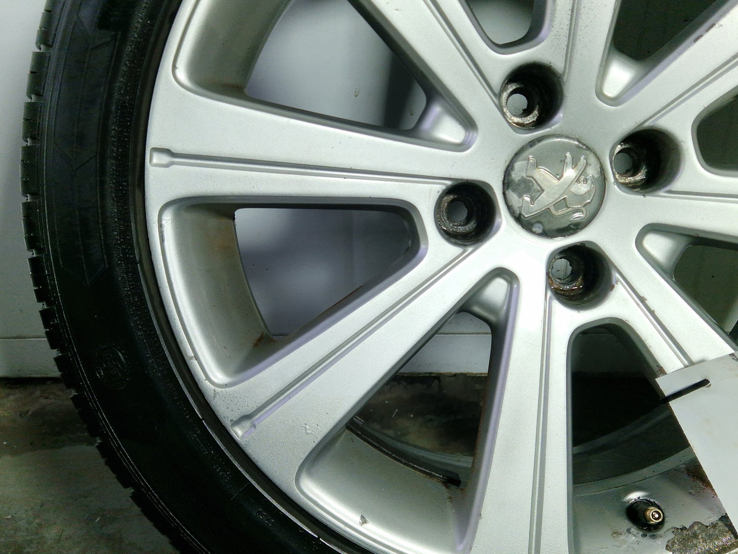 Peugeot 308 MK1 (T7) 17" Alloy Wheel with Tyre 225/45/17 ~5mm 9673707777