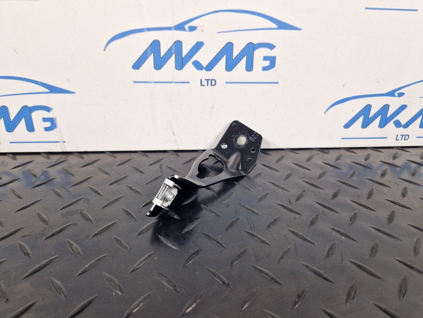 10-18 AUDI A7 4G S-LINE GENUINE OEM RIGHT RHD SECURING BRACKET 4G2863160