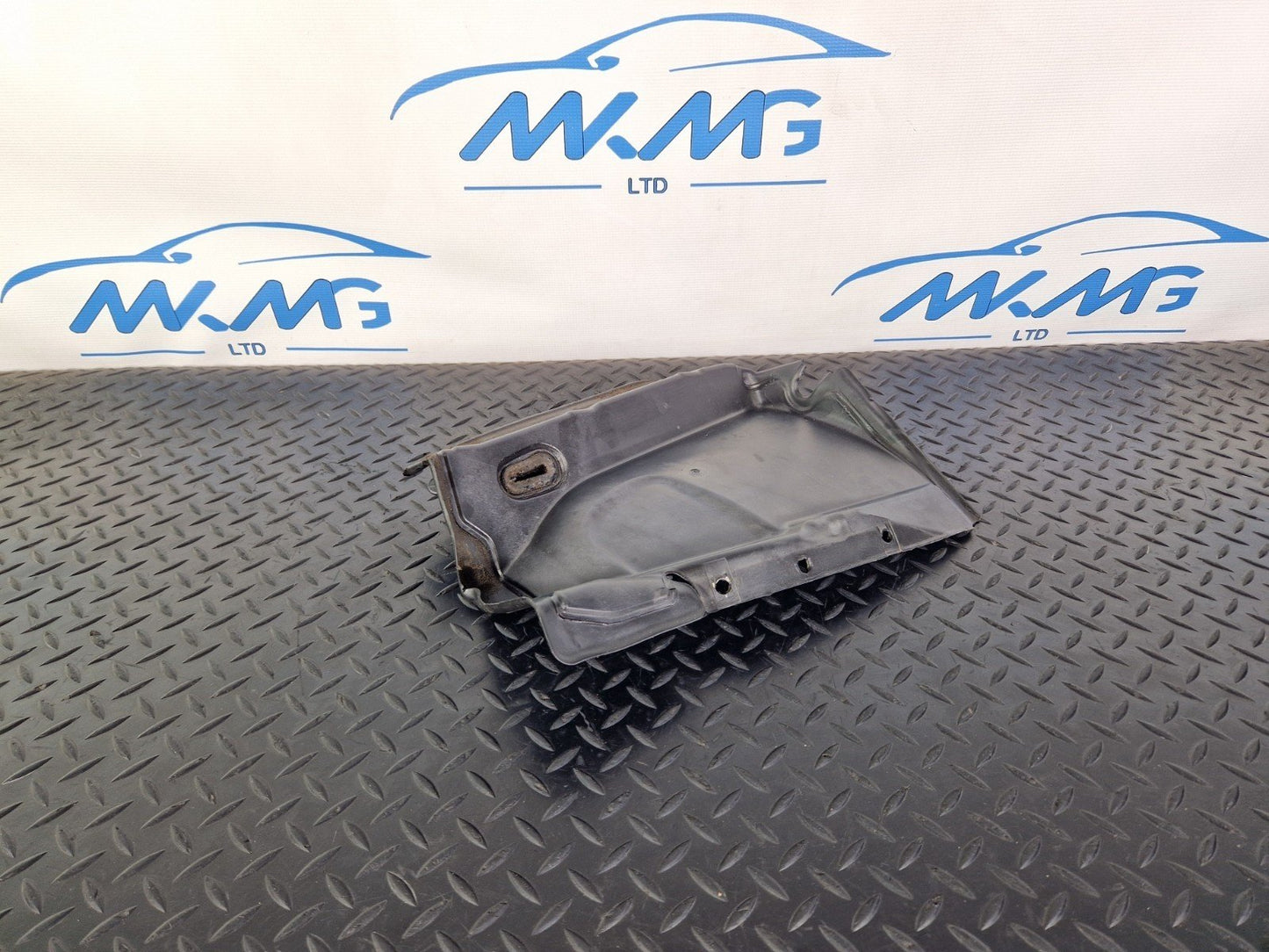 10-13 BMW X5 E70 LCI GENUINE OEM LEFT N/S WHEELHOUSE COVER TRIM 7161745