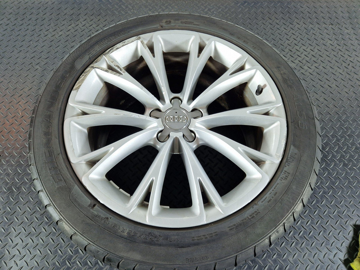 10-17 AUDI A8 4H GENUINE 19" ALLOY WHEEL 9J ET33 & TYRE 255 45 R19 4H0601025G