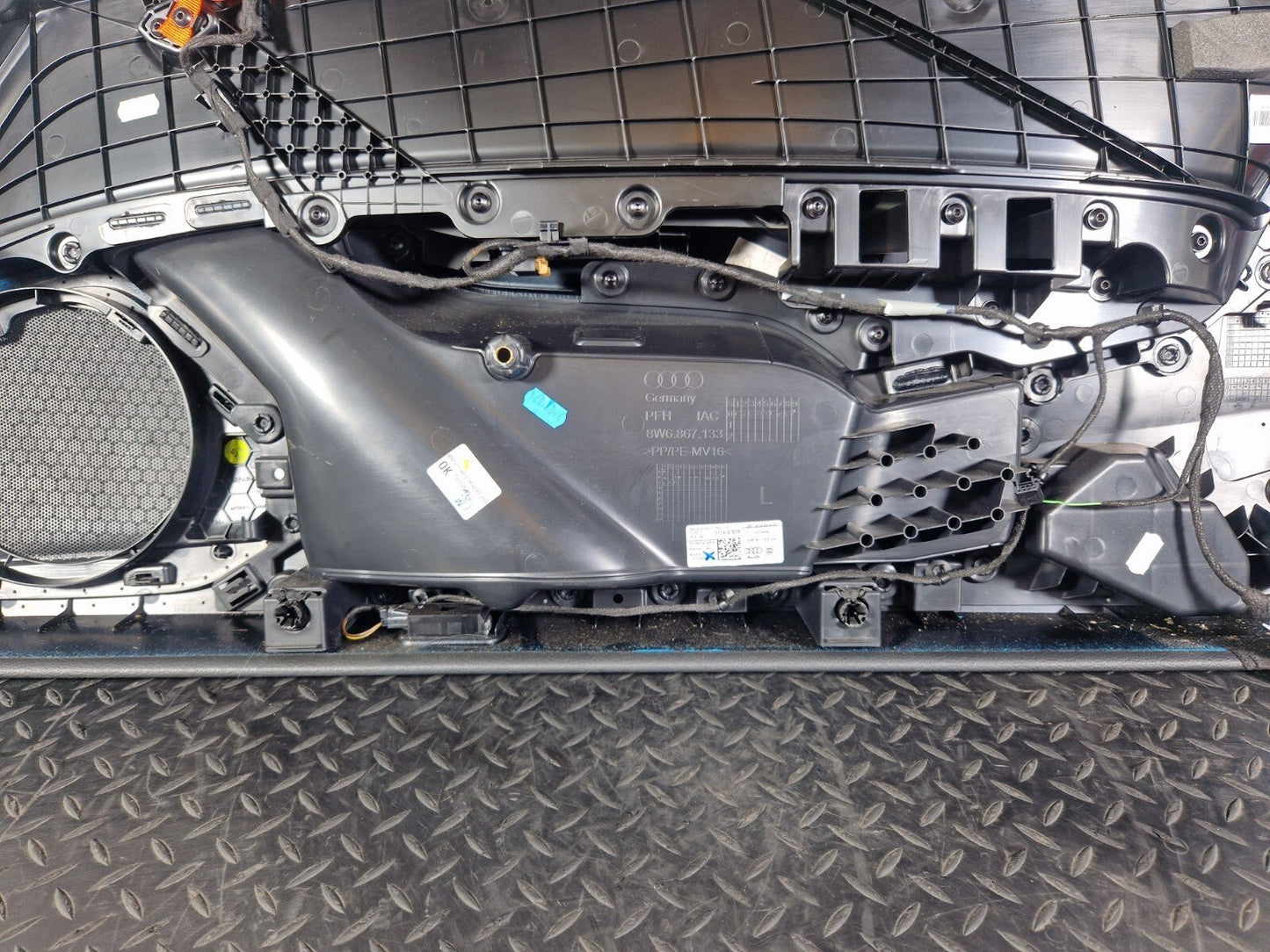 16-23 AUDI S5 COUPE FRONT LEFT PASSENGER SIDE DOOR CARD 8W6867133