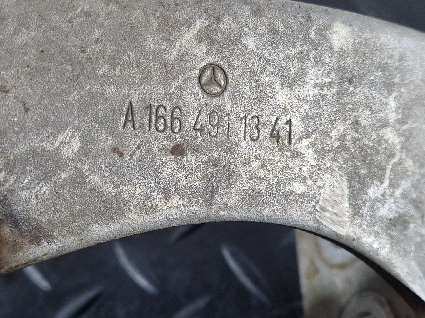 16-19 MERCEDES BENZ GLE W166 GENUINE LEFT N/S EXHAUST BRACKET A1664911341