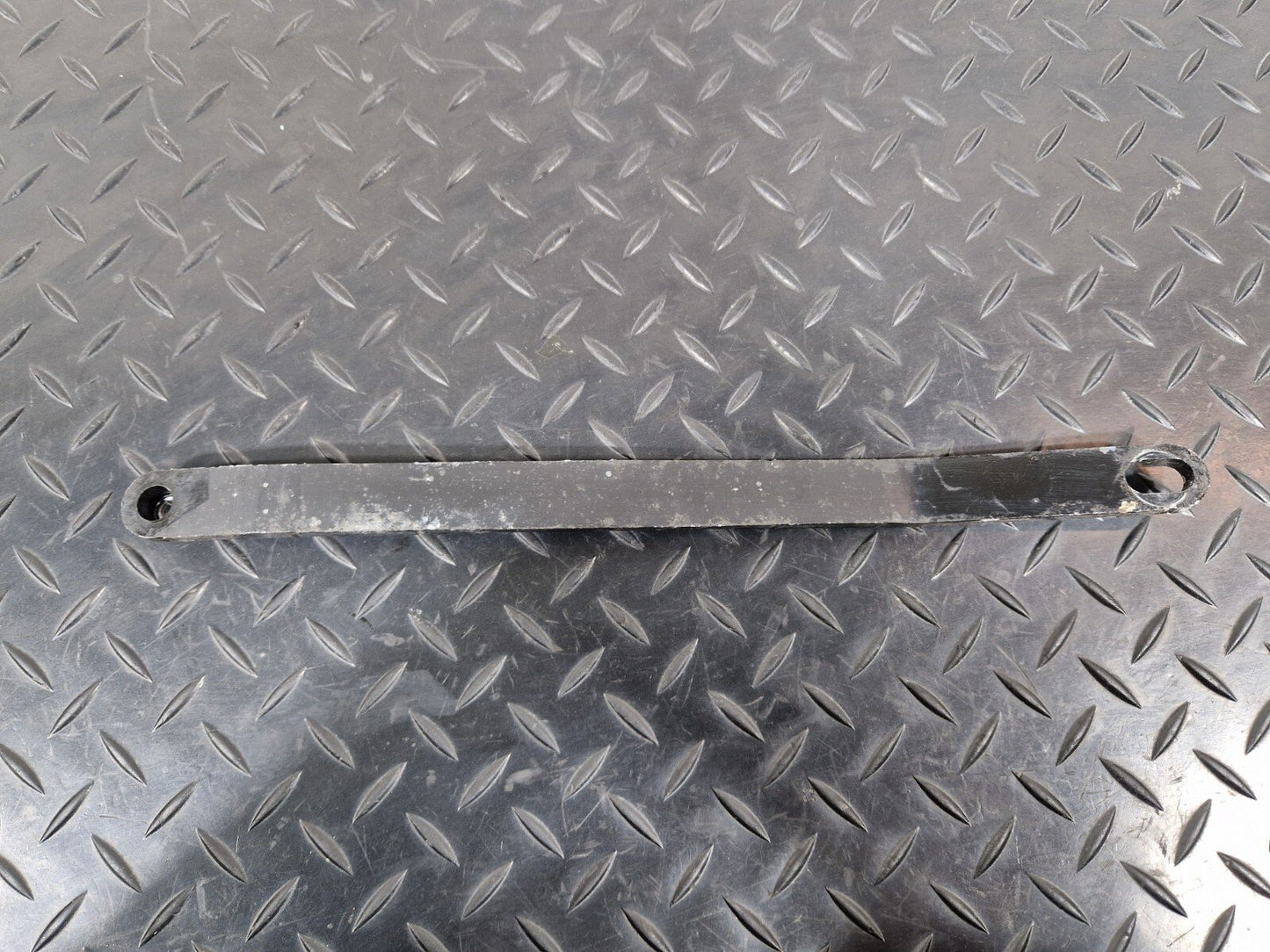 14-21 MERCEDES BENZ C200d W205 REINFORCEMENT RADIATOR SUPPORT STRUT A2056201700