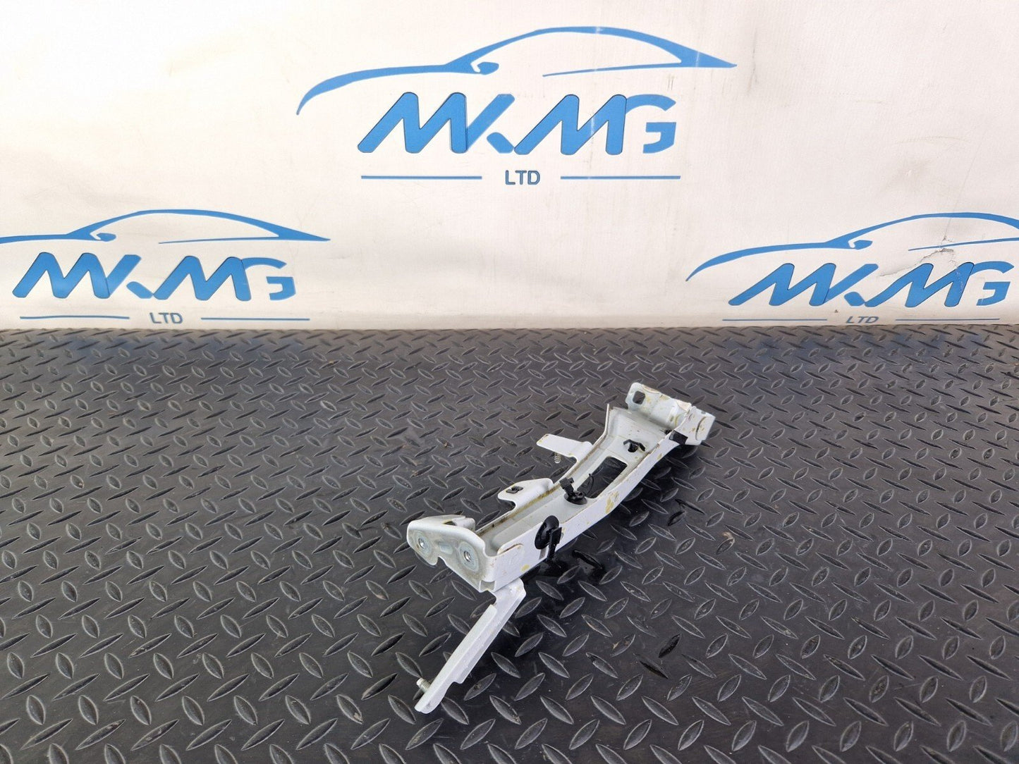 16-19 AUDI A4 B9 S-LINE GENUINE FRONT RIGHT SIDE FENDER BRACKET 8W0821136B