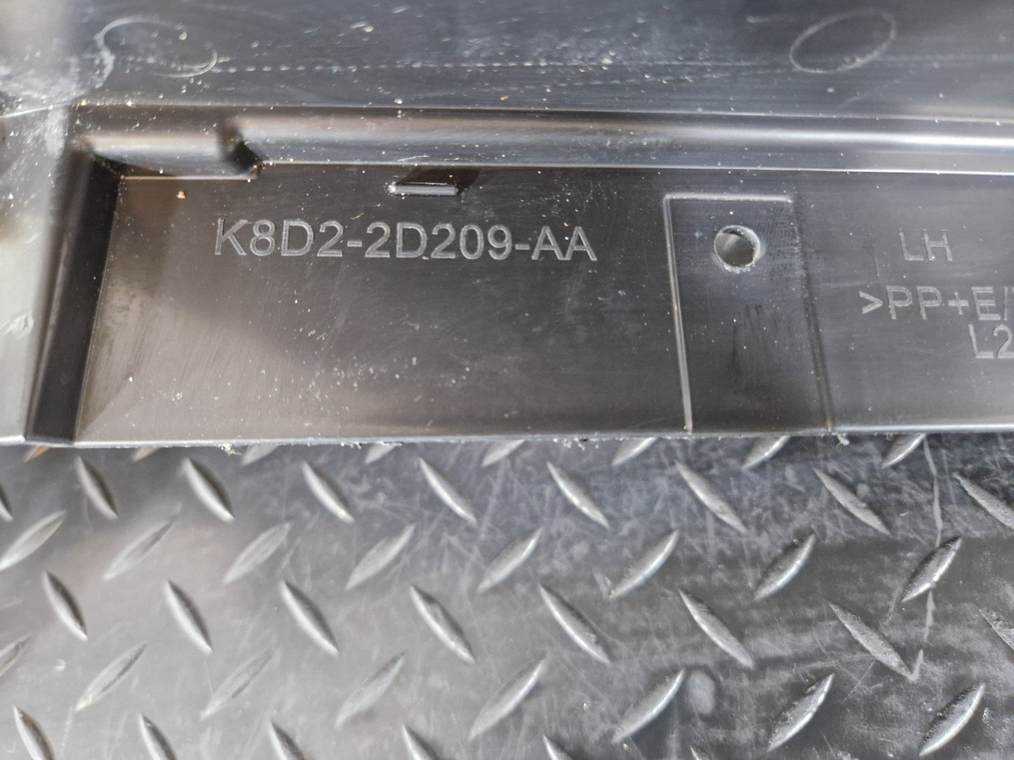 14-19 LAND ROVER L550 DISCOVERY INNER WHEEL ARCH BUMPER COVER TRIM K8D22D209