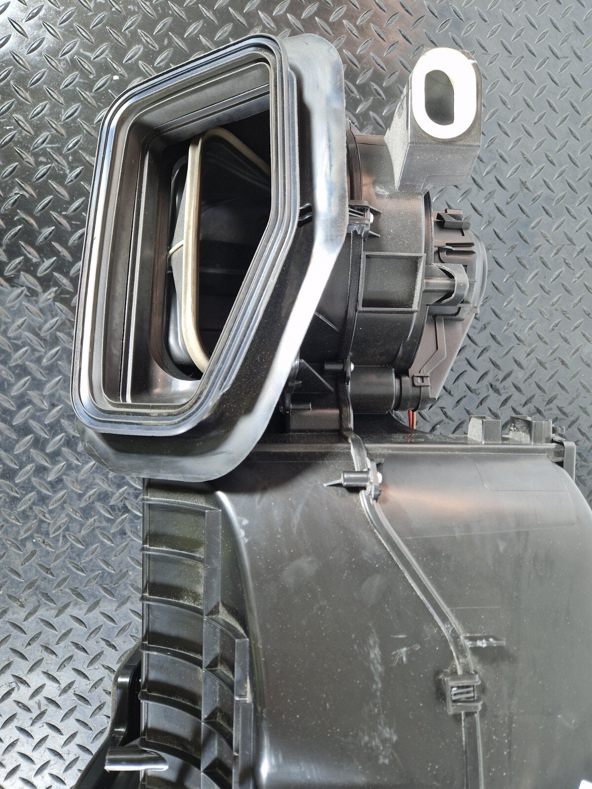 18-ON MERCEDES A CLASS W177 GENUINE OEM HEATER MATRIX HOUSING A2478309202