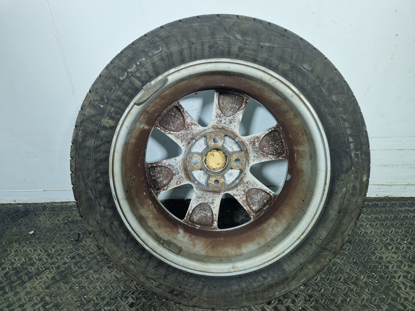 Nissan Note ACENTA MK1 15" Alloy Wheel with Tyre 6mm 175/60/15