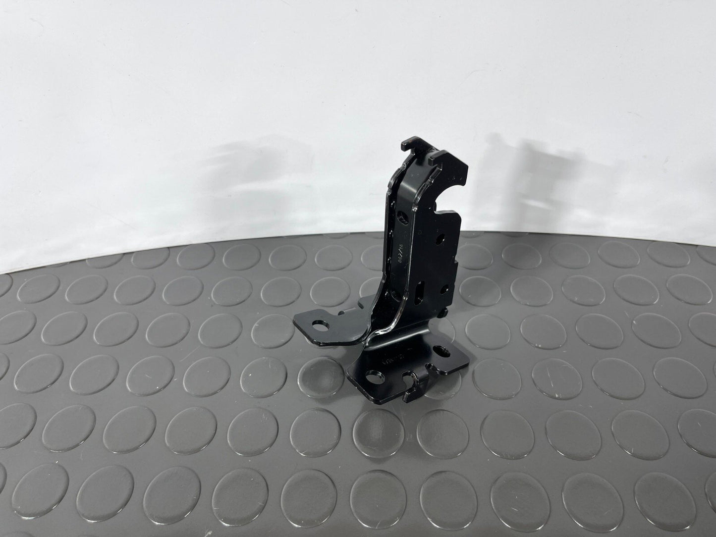 16-19 AUDI A4 B9 SALOON GENUINE REAR CENTRE SEAT BRACKET 8W0886177A