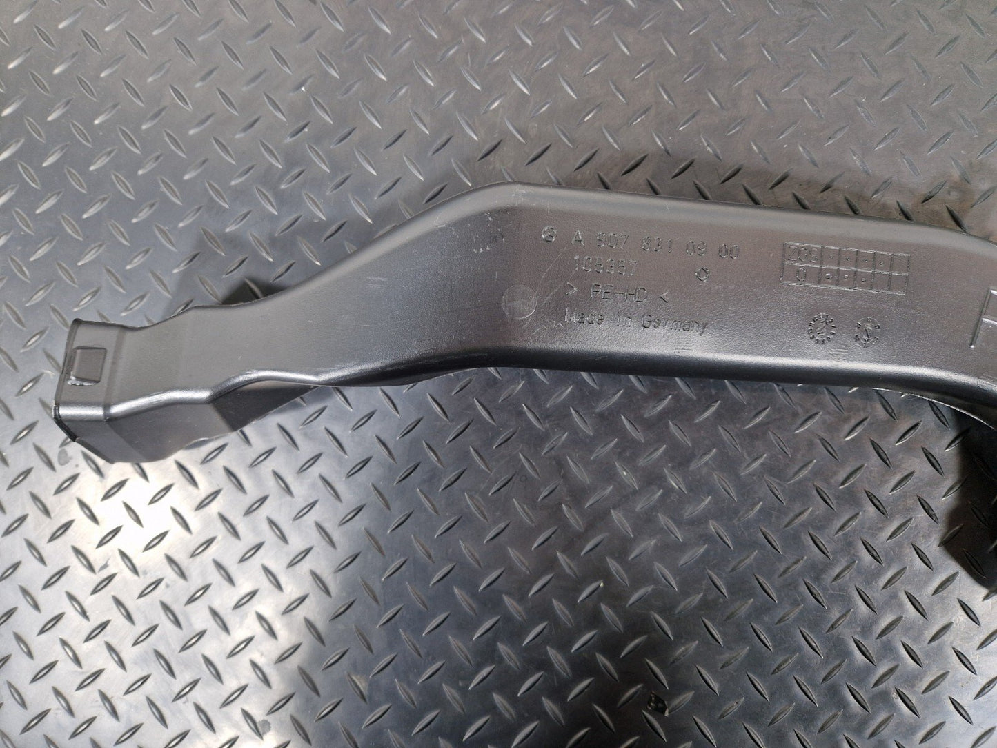 18-ON MERCEDES BENZ SPRINTER W907 CABIN AIR DUCT CHANNEL A9078310900