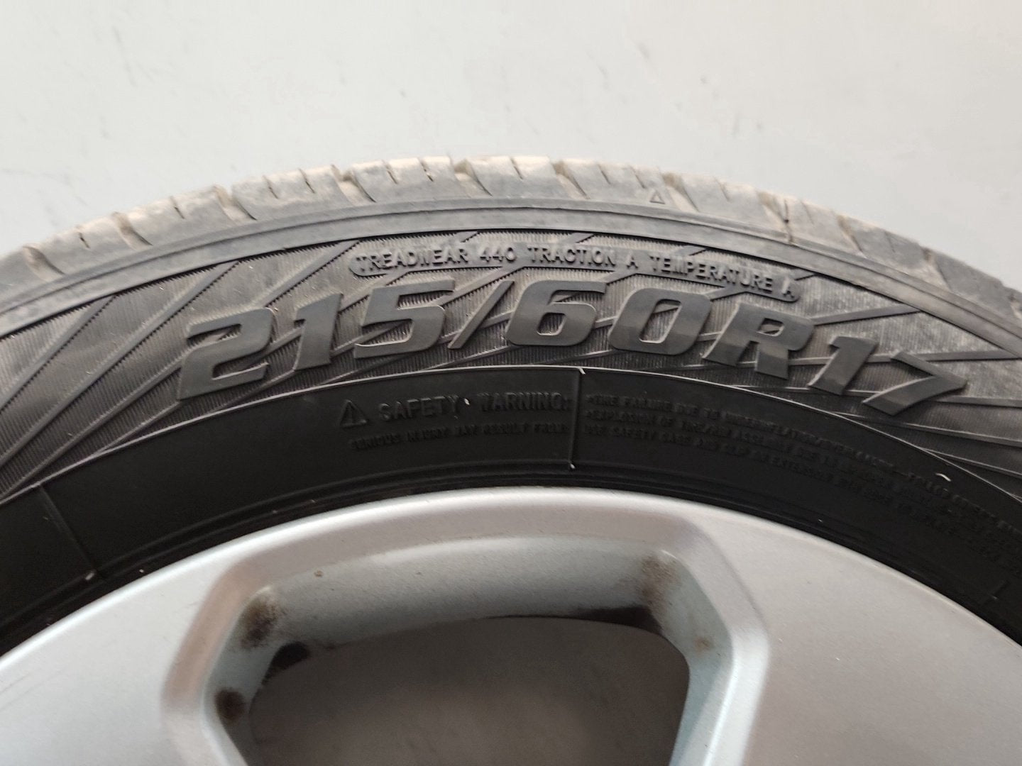 Vauxhall Mokka MK1 (G1U0) 17" Alloy Wheel with Tyre 215/60/17 ~5mm