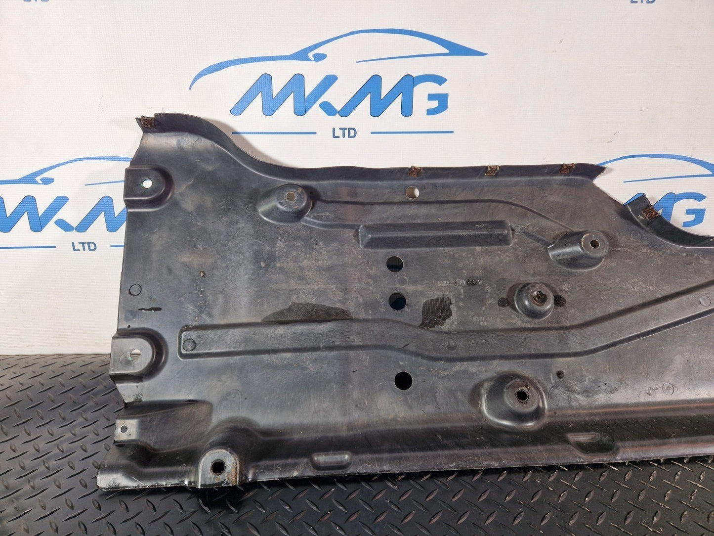 11-19 MERCEDES BENZ ML W166 OEM RIGHT SIDE UNDERBODY COVER A1666805101