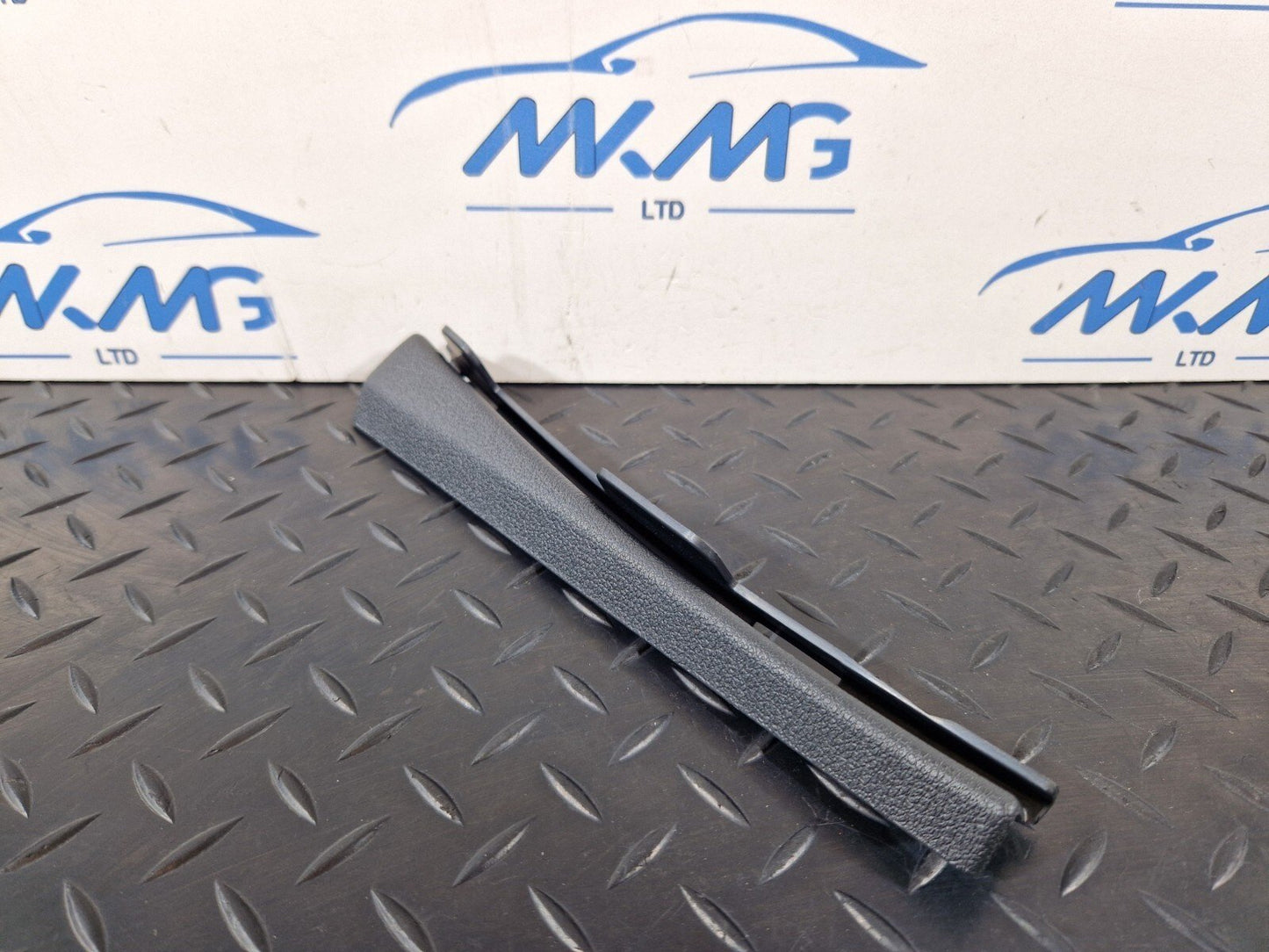 16-19 AUDI A4 B9 GENUINE OEM FRONT RIGHT DRIVER SIDE A PILLAR BRACKET 8W0868204