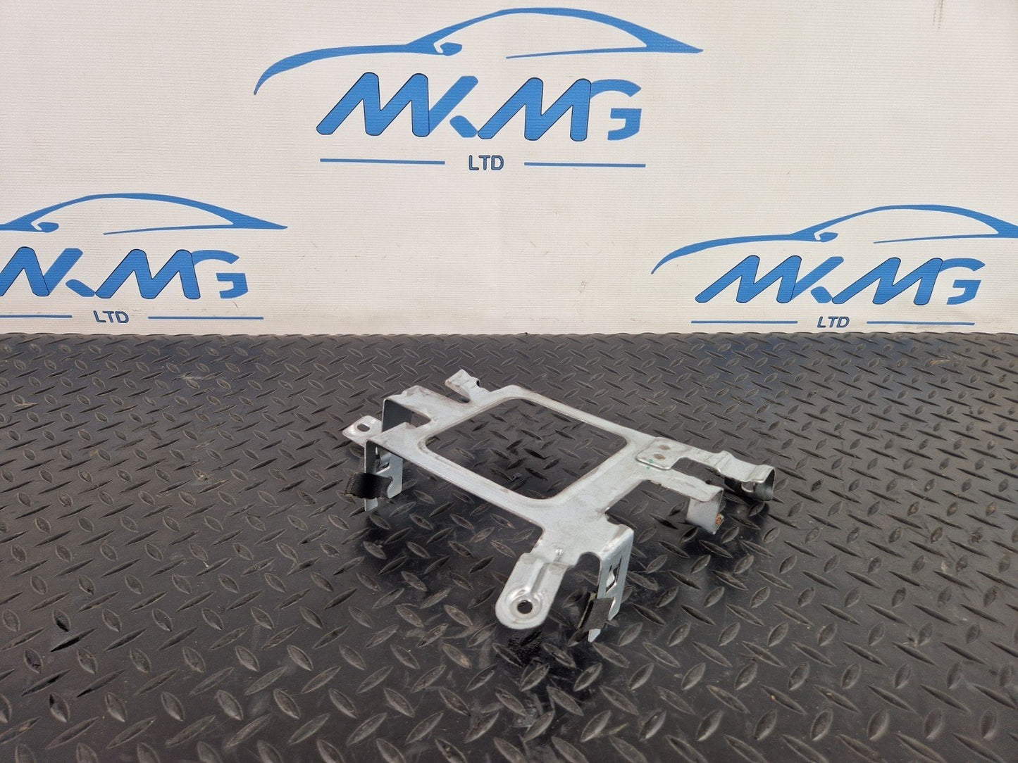 19-ON RANGE ROVER EVOQUE L551 ENTERTAINMENT SYSTEM BRACKET MOUNT M8D2112D34AA