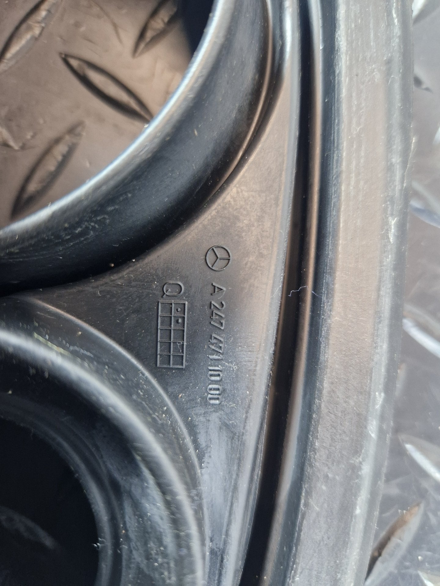 2019 Mercedes-Benz B200d B-Class W247 SUV Body Seal Rubber A2474711000