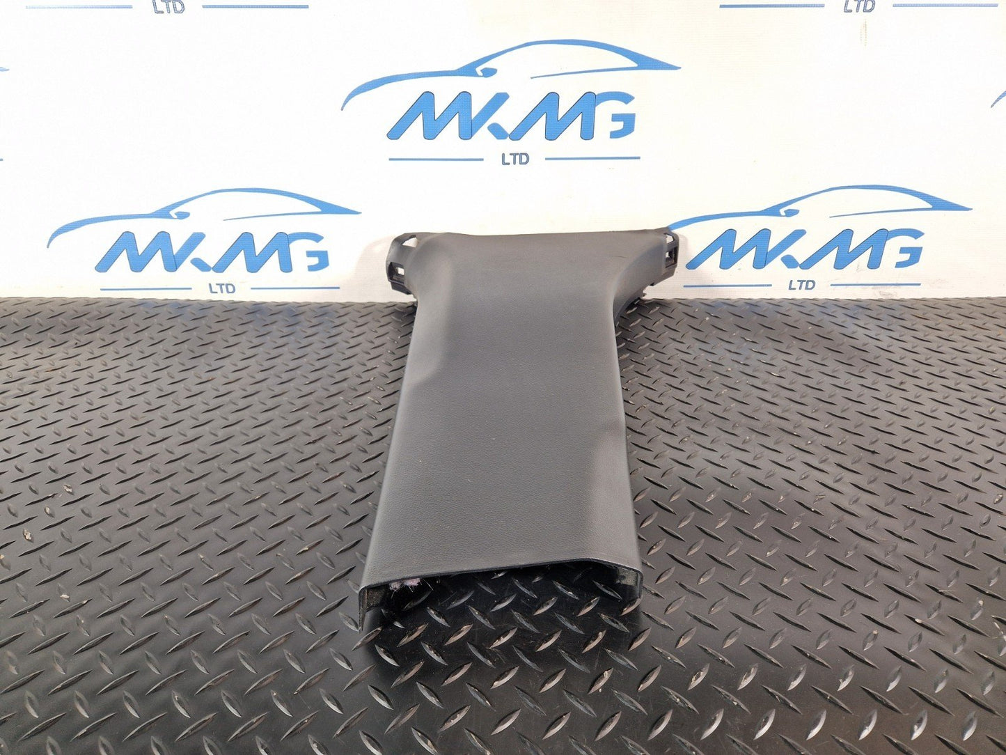 11-19 MERCEDES BENZ ML W166 GENUINE RIGHT LOWER B PILLAR TRIM A1666902625