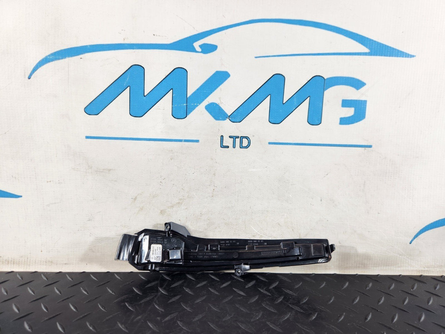 MERCEDES BENZ B CLASS W247 LEFT N/S WING MIRROR TURN SIGNAL LIGHT A0999064701