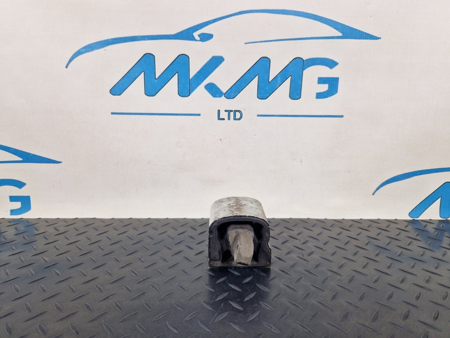 14-23 MERCEDES BENZ VITO W447 OEM TRANSMISSION GEARBOX MOUNT BRACKET A4472410113