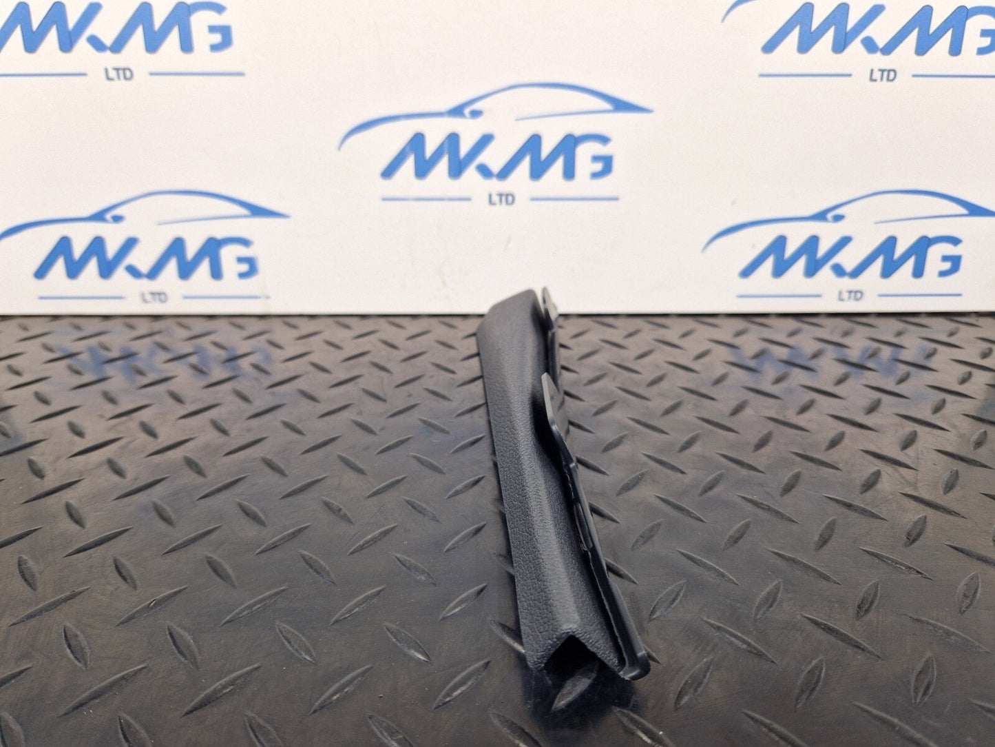 16-19 AUDI A4 B9 GENUINE RIGHT DRIVER SIDE A PILLAR BRACKET 8W0868204