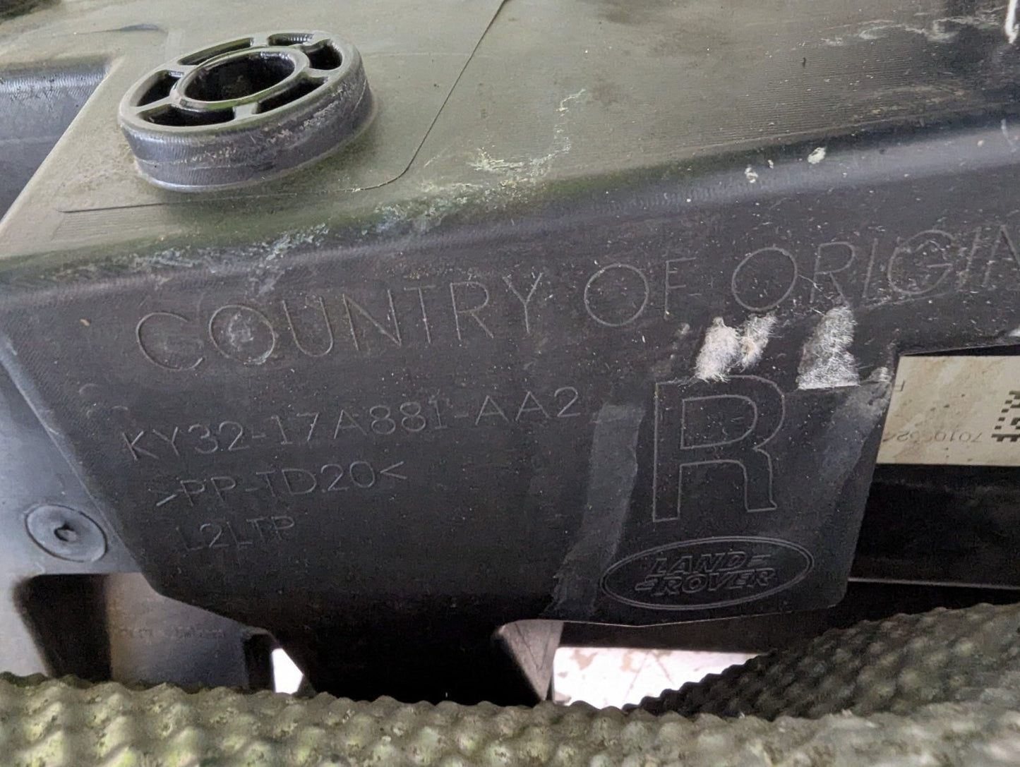 17-ON LAND ROVER DISCOVERY REAR BUMPER RIGHT MOUNT BRACKET KY3217A881 KY3211430