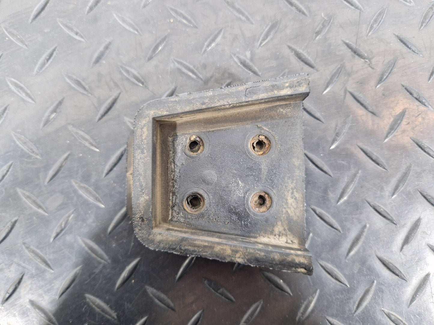 2018-ON MERCEDES BENZ SPRINTER W907 SPRING BEARING A9063220019