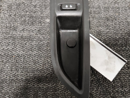 Vauxhall Mokka MK1 (G1U0) SUV Front Right Side Window Switch 95025521-600R
