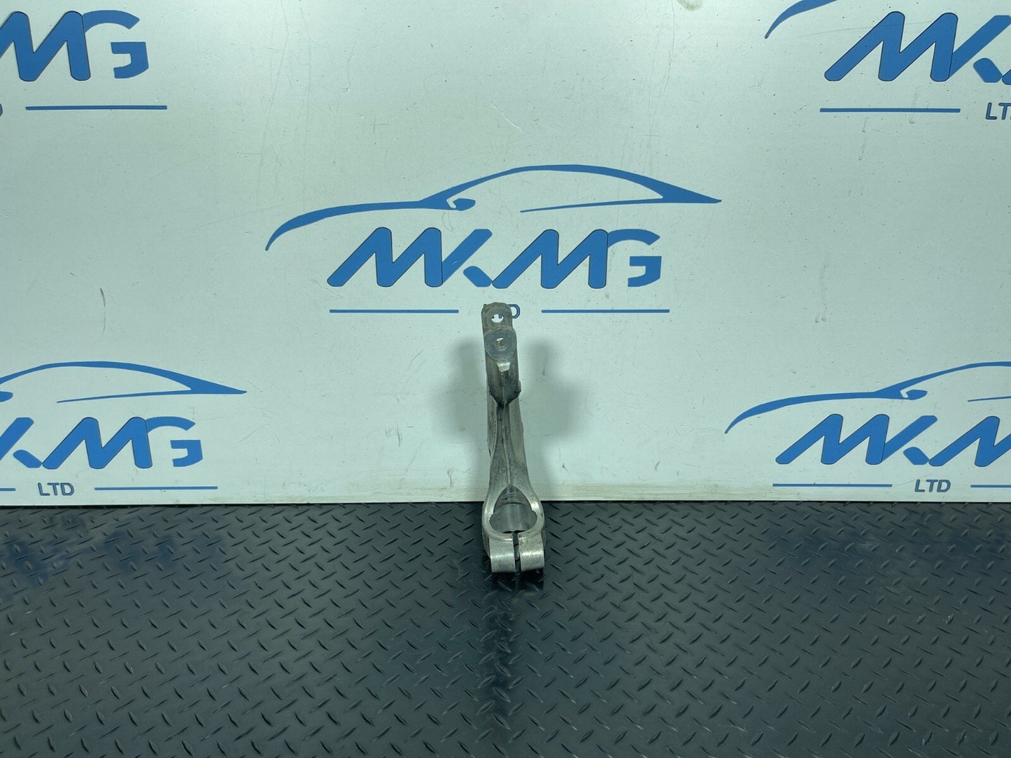 16-19 AUDI A4 B9 FRONT LEFT SIDE SUSPENSION STRUT BRACKET 8W0413037