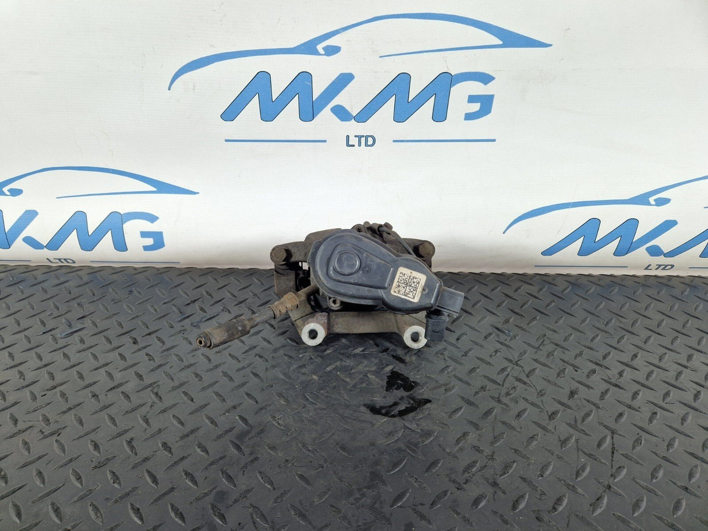10-17 AUDI A8 4H REAR RIGHT O/S BRAKE CALIPER HOUSING & MOTOR UNIT 4H0615404