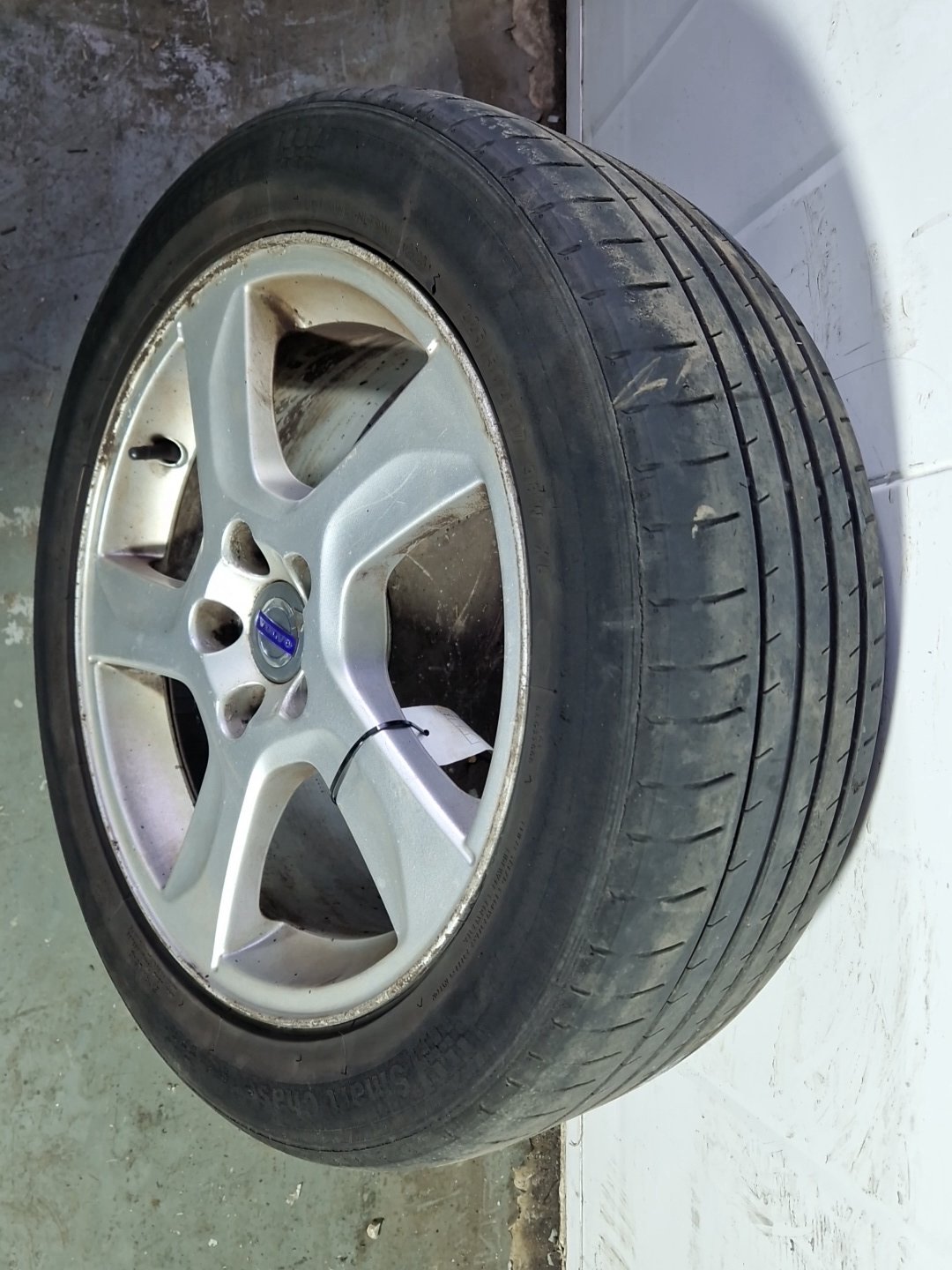 Volvo V70 MK3 17" Alloy Wheel with Tyre 225/50/17 4mm