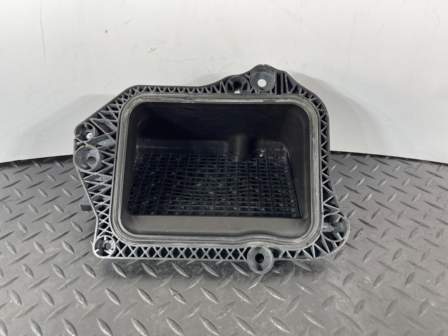 16-19 AUDI A4 B9 SALOON GENUINE FRONT AIR INTAKE DUCT VENT 8W2819904A
