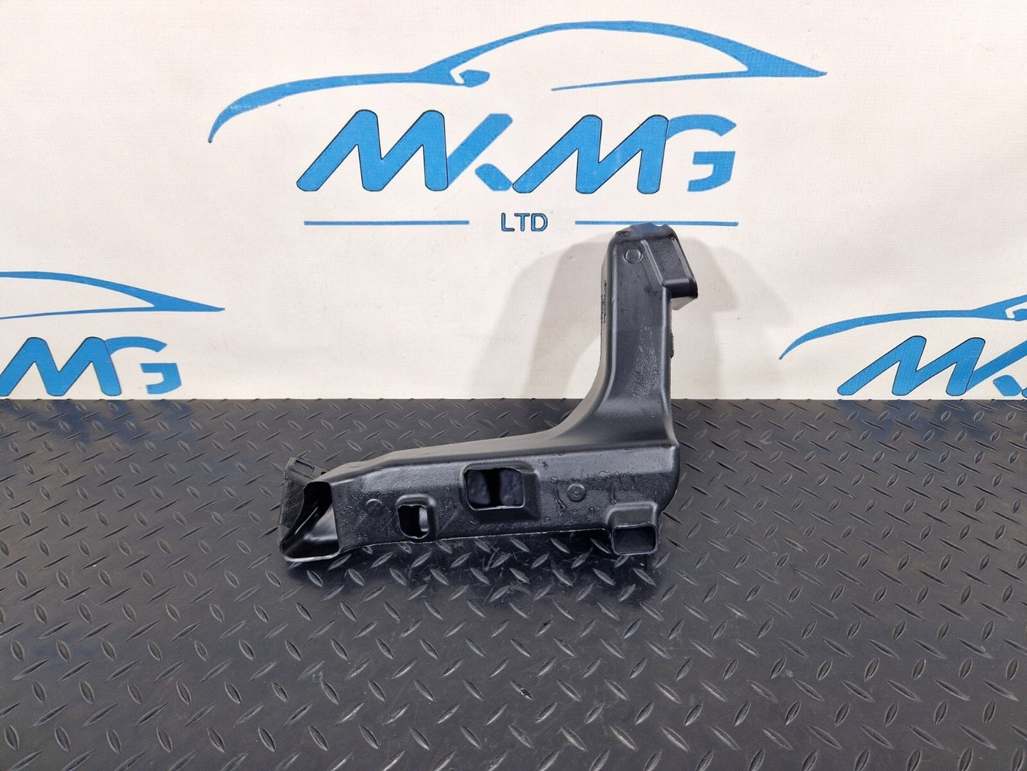 16-19 AUDI A4 AVANT B9 S-LINE FRONT LEFT FOOTWELL AIR DUCT 8W2819151