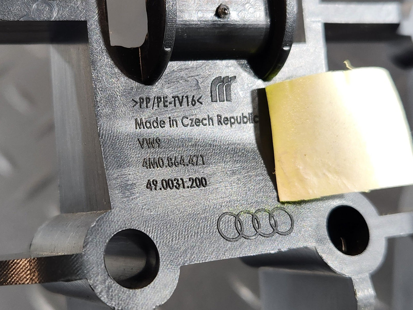 16-20 AUDI Q7 4M GENUINE INTERIOR SUPPORT 4M0864471