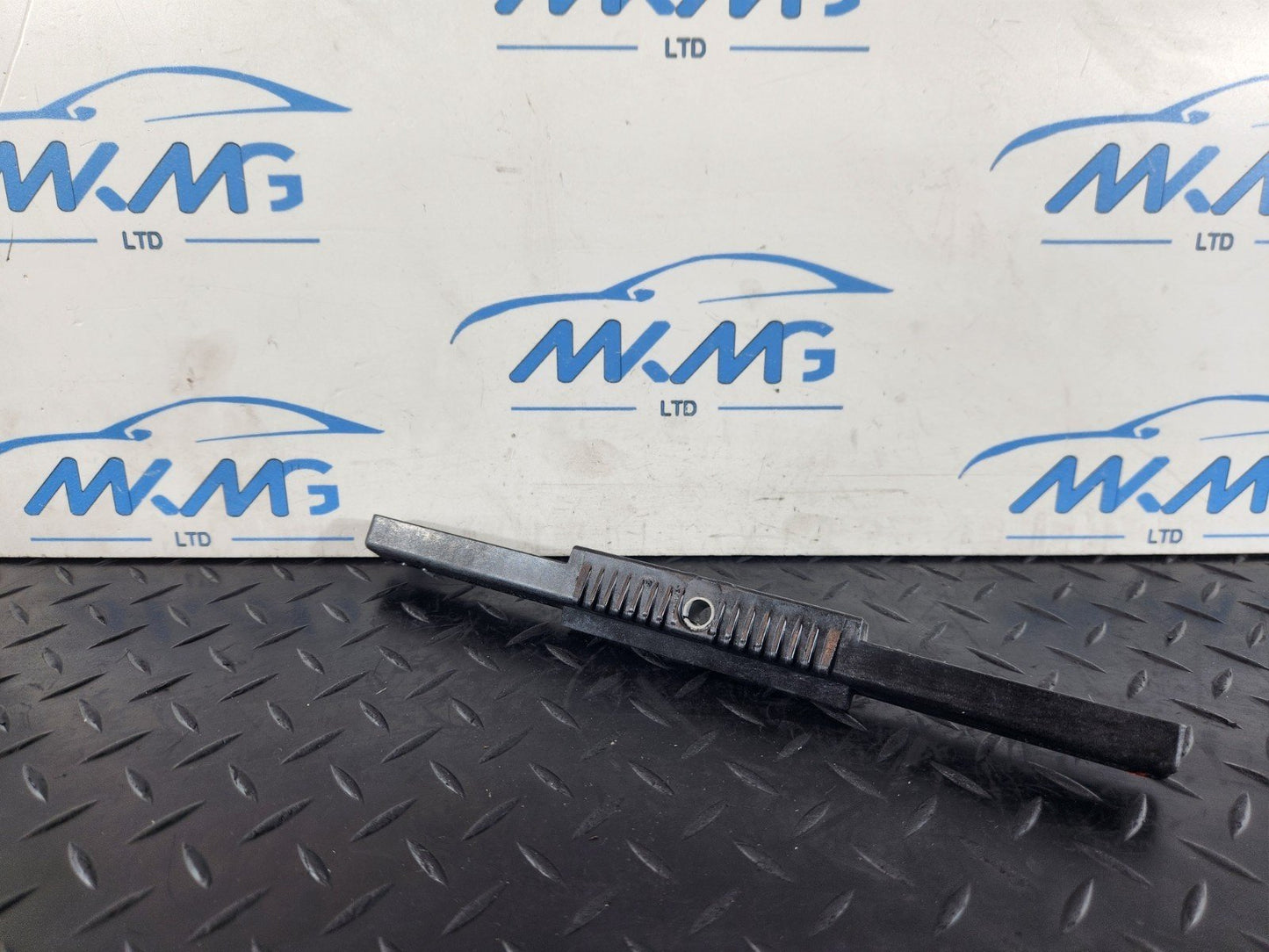 16-22 MERCEDES BENZ X253 GENUINE BATTERY BOX BASE HOLDER STAND A2056200018