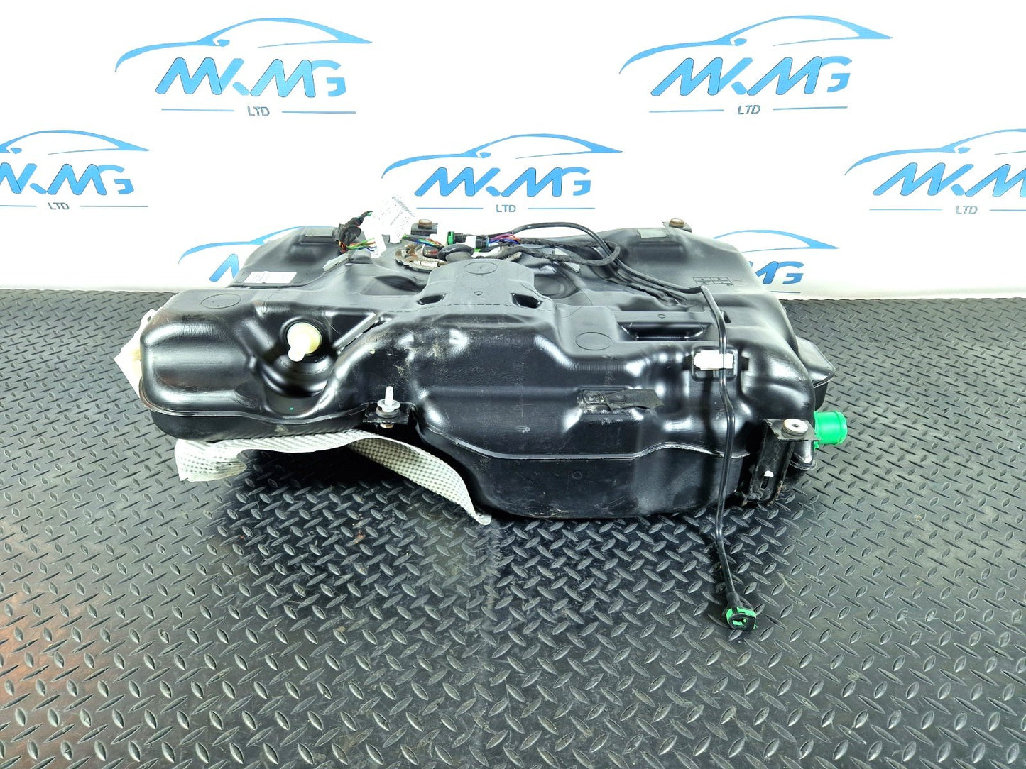 12-18 MERCEDES BENZ W176 GENUINE FUEL TANK & PUMP A2464702901