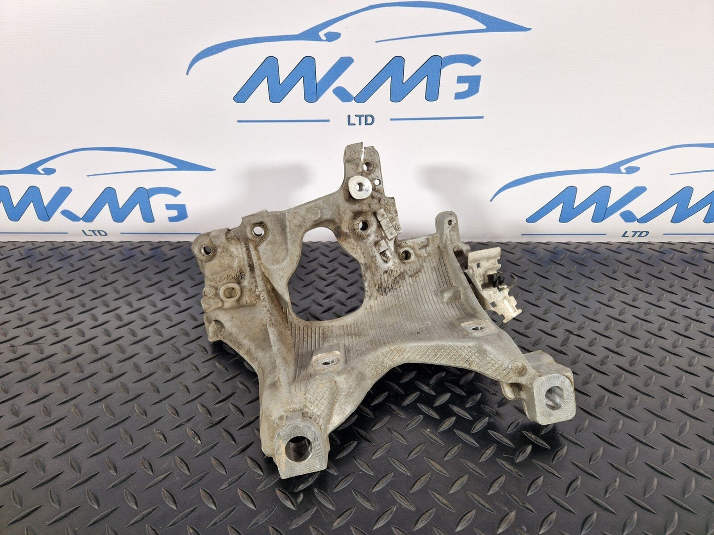 16-19 AUDI A4 B9 FRONT RIGHT O/S/F GENUINE SUBFRAME BRACKET 8W0399296E