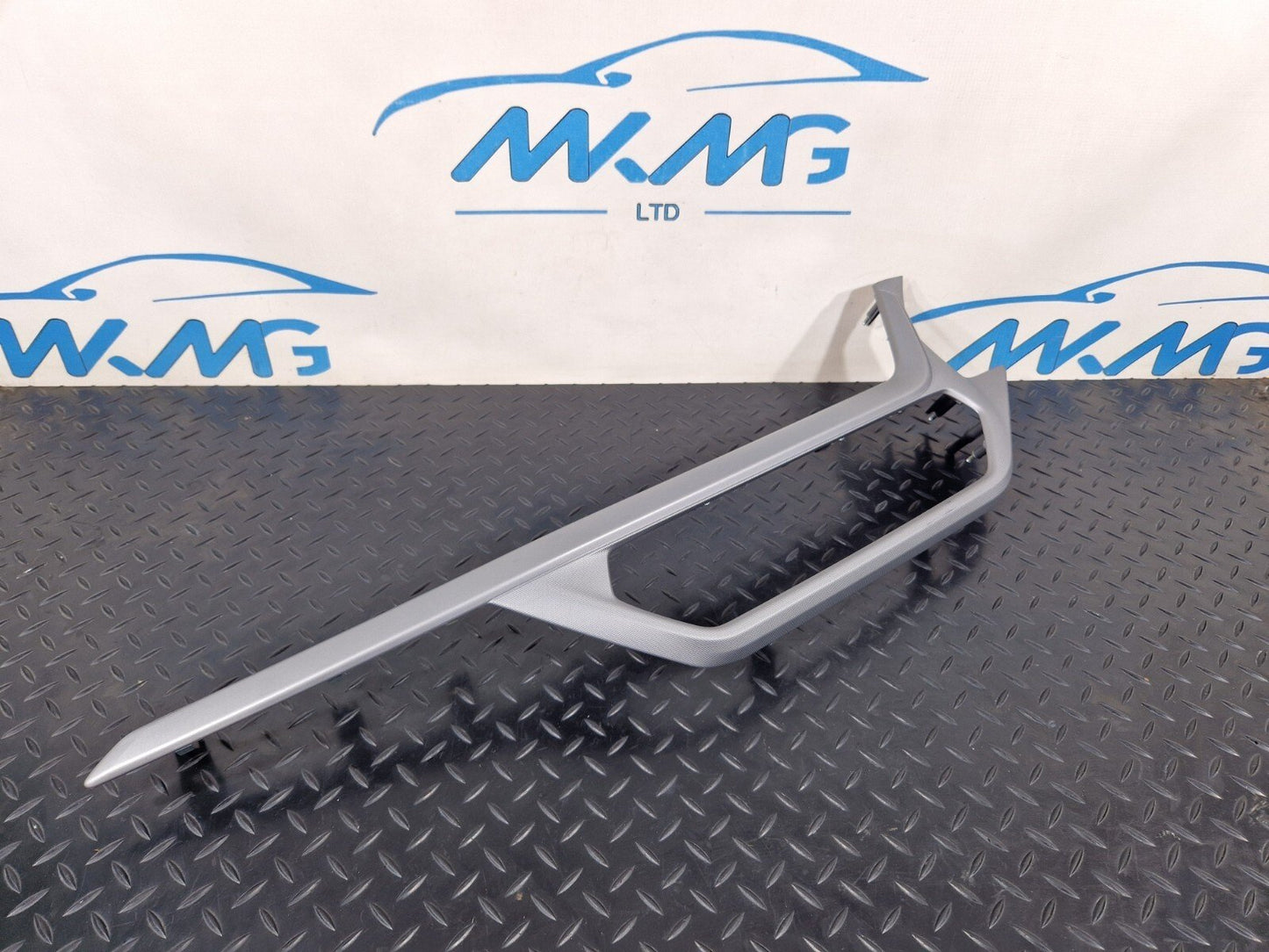 20-24 BMW 1 SERIES F40 FRONT CENTER DASHBOARD TRIM 6823305