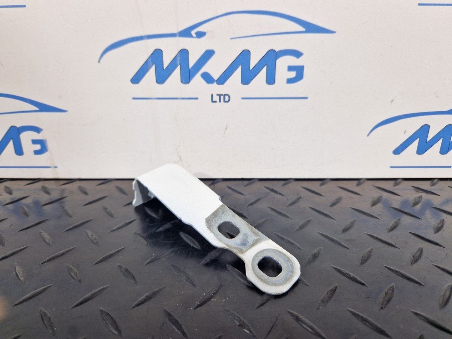 16-23 AUDI S5 COUPE GENUINE WING FENDER BRACKET FRONT LEFT 8W6821433