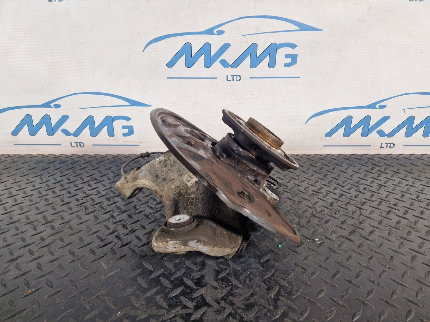 16-22 MERCEDES BENZ GLC X253 GENUINE REAR LEFT WHEEL CARRIER HUB A2133503105