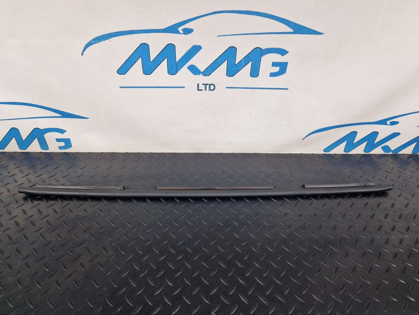 16-19 AUDI A4 B9 OEM FRONT RADIATOR LOVER CENTER RUBBER SEALING STRIP 8K0121331A