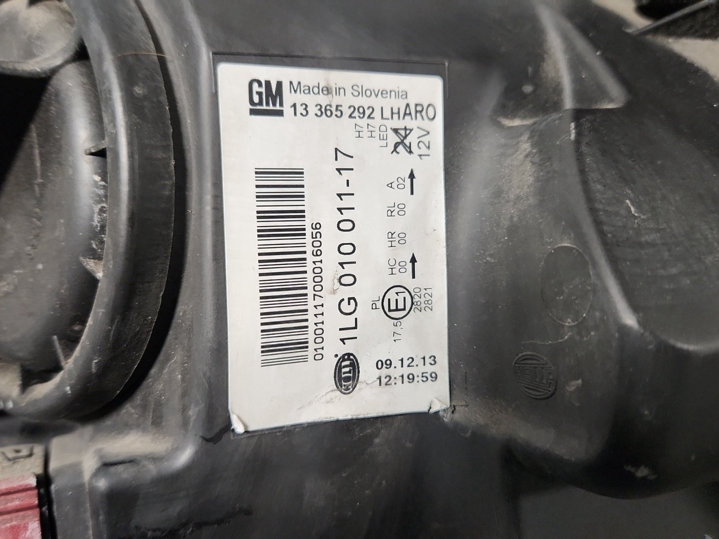 Vauxhall Astra MK6 (J) (A3400) Hatchback Front Left N/S Headlight 1LG010011-17