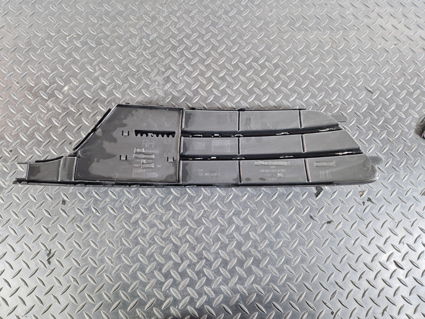 15-18 AUDI A7 4G OEM RIGHT BUMPER GRILLE 4G8807648D 4G8807682H 4G8807152C