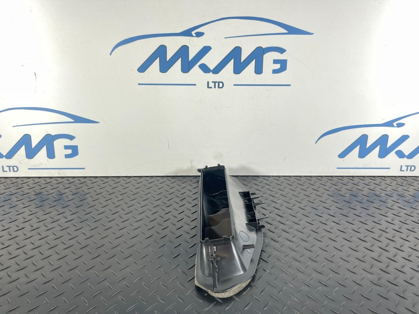 16-19 AUDI A4 B9 GENUINE DASHBOARD AIR VENT TRIM 8W2858431