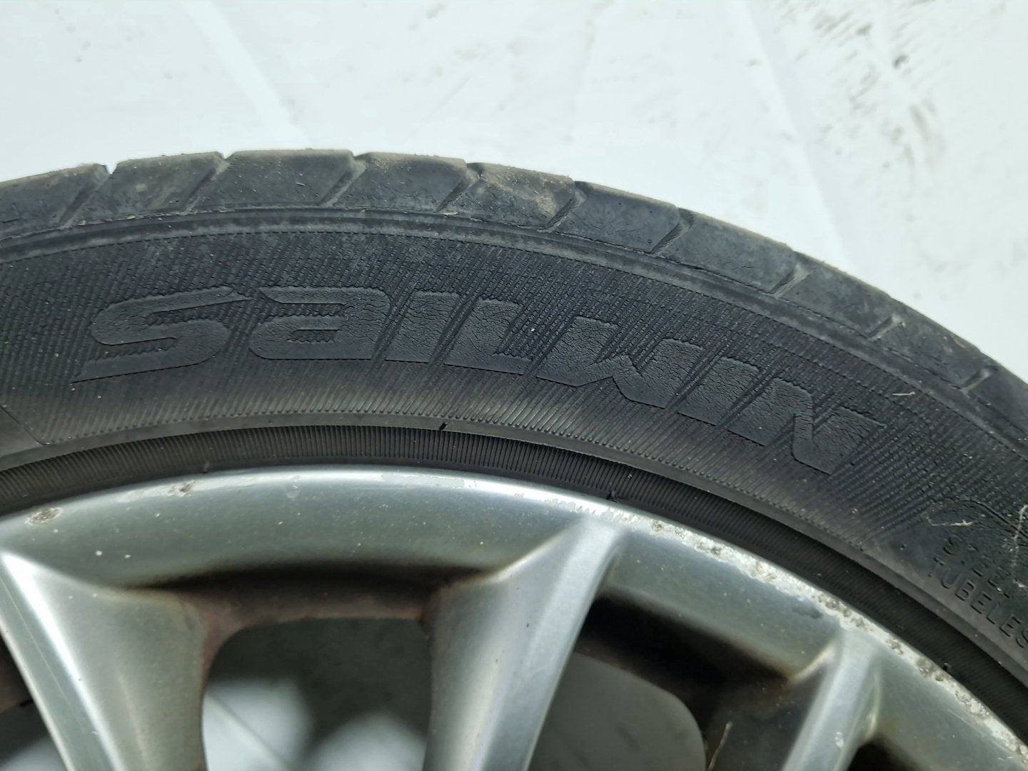 Volvo S40 MK2 (MS) 17" Alloy Wheel with Tyre 205/50/17 ~4mm