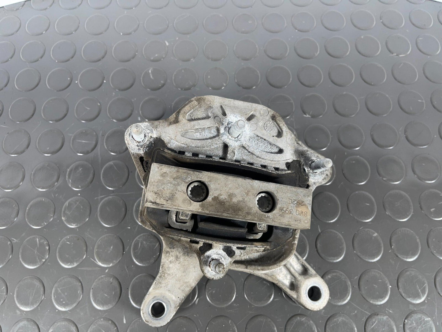 16-19 AUDI A4 B9 SALOON GENUINE 1.4 TFSI ENGINE MOUNT BRACKET 8W0399118B